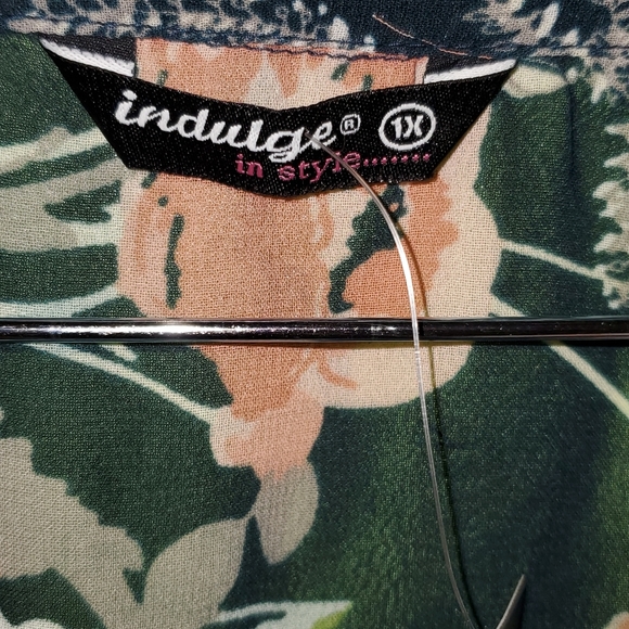 Navy Flower Top - Picture 8 of 8